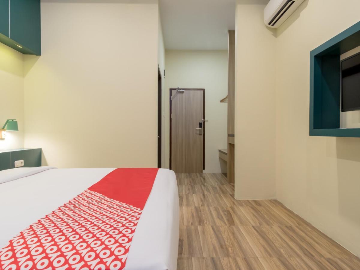 Oyo 727 Merlion Hotel Medan Exterior foto