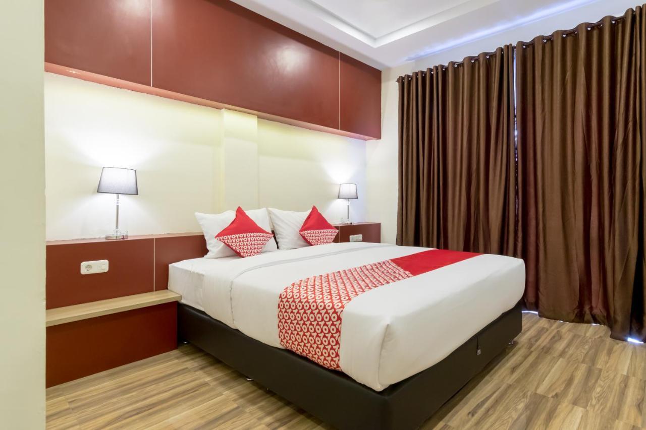 Oyo 727 Merlion Hotel Medan Exterior foto